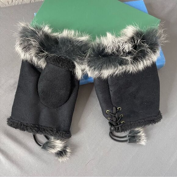 Open Finger Wrist Warm Gloves Black Pom Pom Winter One Size - Picture 2 of 5